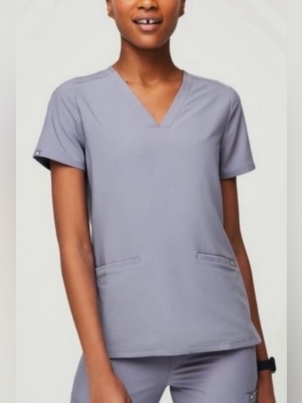 💜🩶FIGS Casma Three-Pocket Scrub Top. Size-Medium. Color- Vapor Blue. NWT.